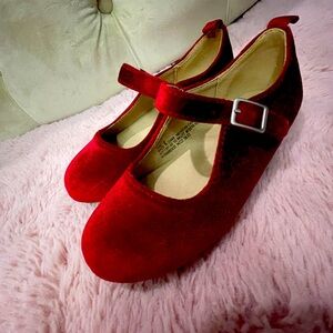 Red Velvet girls flat